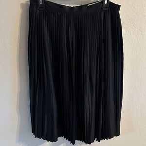 Canvas by Lands End black pleated skirt size 10, lined, excellent condition